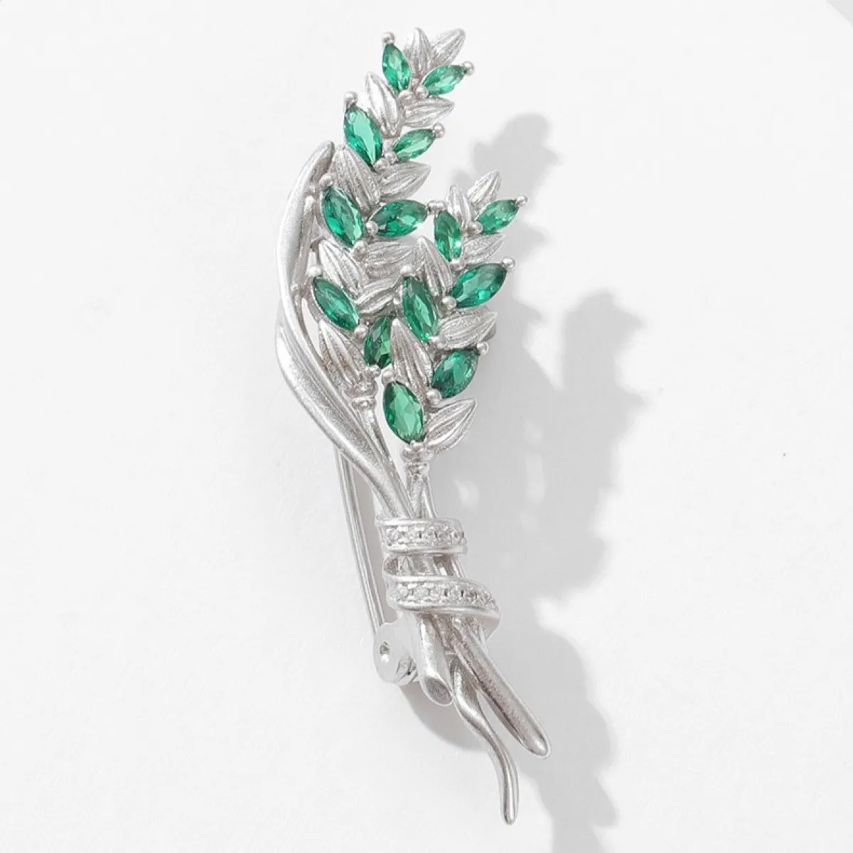 S925 Sterling Silver Decorative Brooch Pin with Embedded Zirconia Grain Design Fashion Accessory for Clothing Elegance
S925 Sterling Silver Decorative Brooch Pin with Embedded Zirconia Grain Design Fashion Accessory for Clothing Elegance