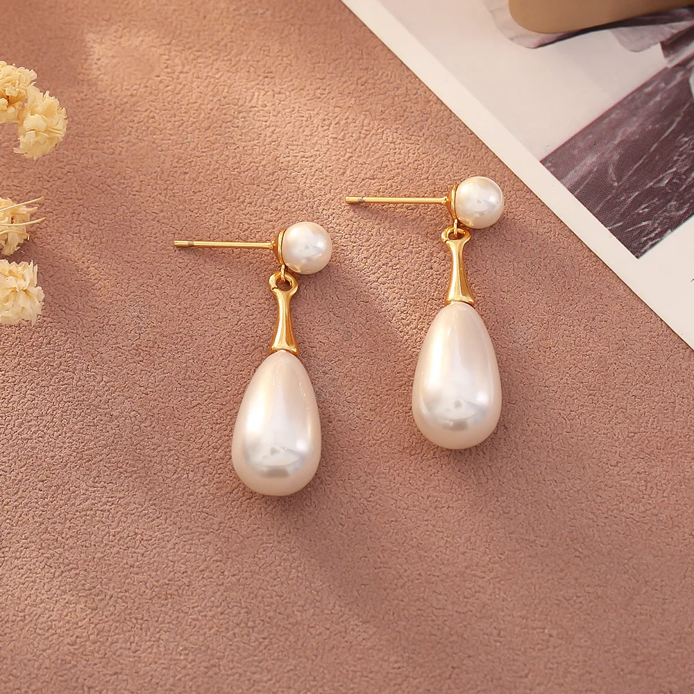 Fashionable and exquisite retro water drop pearl earrings, high-end simple temperament earrings, niche design, elegant earrings
Fashionable and exquisite retro water drop pearl earrings, high-end simple temperament earrings, niche design, elegant earrings