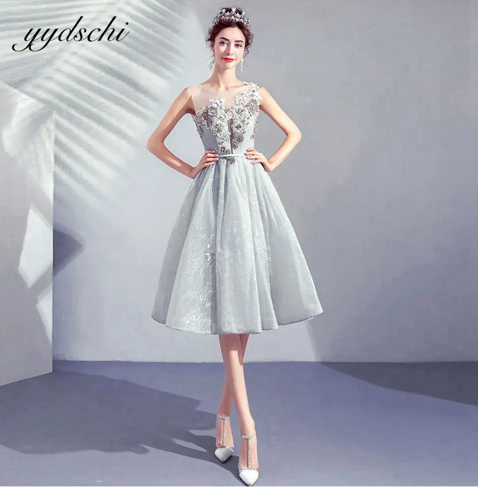 2022 Grey Tulle Illusion Appliques Prom Dresses For Women Elegant O-Neck Sleeveless Homecoming Dress Vestidos De Gala
2022 Grey Tulle Illusion Appliques Prom Dresses For Women Elegant O-Neck Sleeveless Homecoming Dress Vestidos De Gala