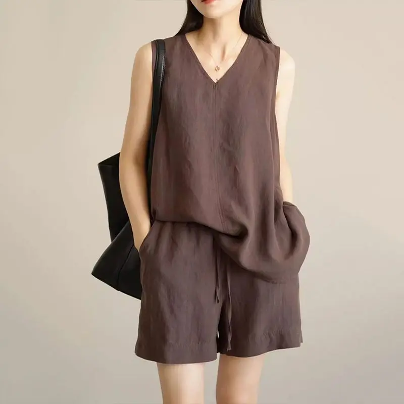 Women's Summer Linen Cotton Sleeveless Vest Shorts Set Loose Fit Elastic Waist Casual Two Piece Outfit For Hot Weather
Women's Summer Linen Cotton Sleeveless Vest Shorts Set Loose Fit Elastic Waist Casual Two Piece Outfit For Hot Weather