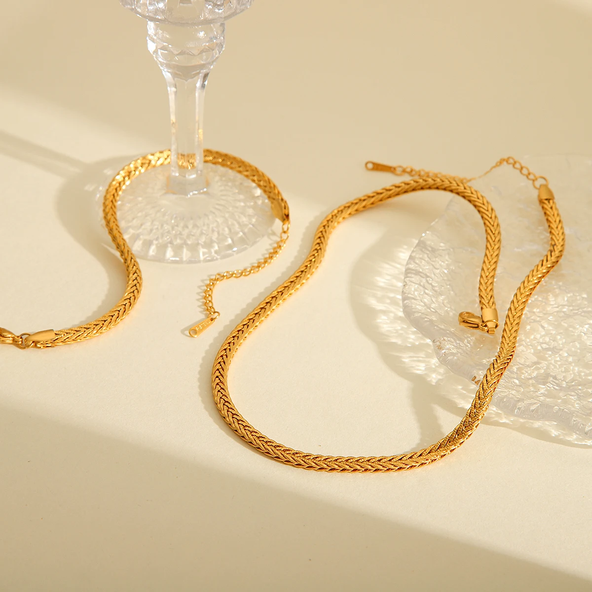 Fashionable And Simple Design Stainless Steel Bracelet Necklace Jewelry Set Cuban Chain 18k Gold Plated Thick Chain Accessory
Fashionable And Simple Design Stainless Steel Bracelet Necklace Jewelry Set Cuban Chain 18k Gold Plated Thick Chain Accessory