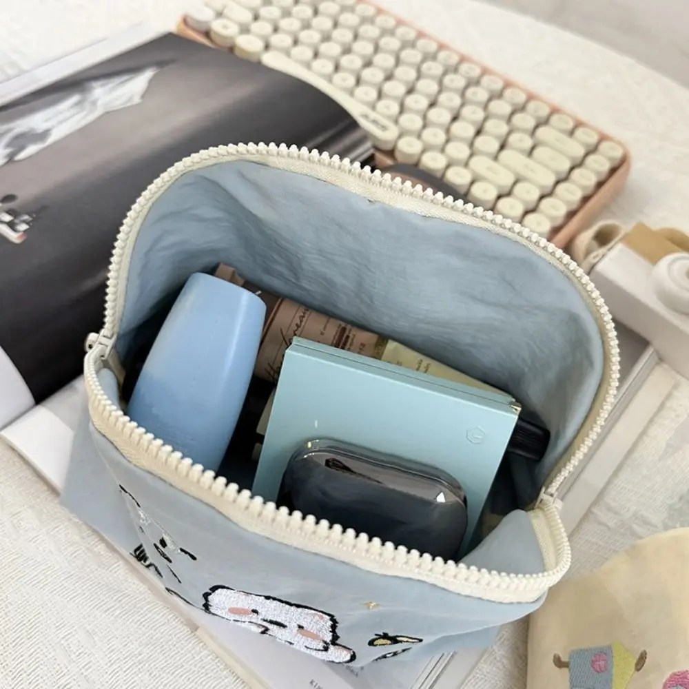 Cartoon Embroidery Cosmetic Bag Portable Animals Nylon Makeup Bag Lightweight Cloth Skincare Storage Bag Lipstick Storage
Cartoon Embroidery Cosmetic Bag Portable Animals Nylon Makeup Bag Lightweight Cloth Skincare Storage Bag Lipstick Storage