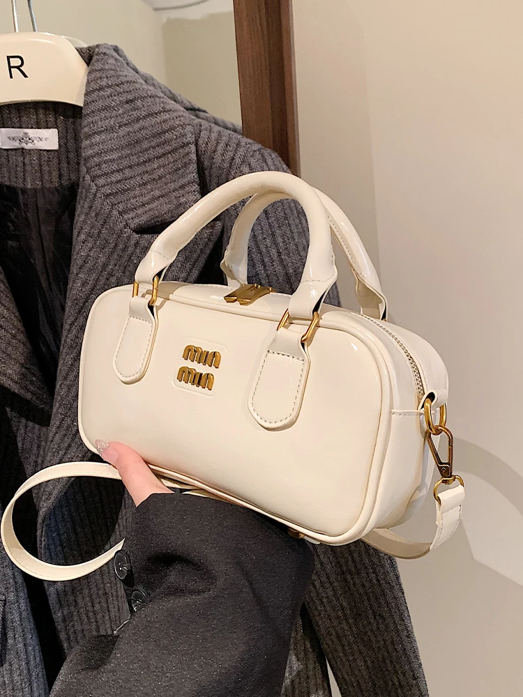 Famous brand luxury designer fashion hand-carrying baseball bag women's all-match shoulder bag 2025 summer casual messenger bag
Famous brand luxury designer fashion hand-carrying baseball bag women's all-match shoulder bag 2025 summer casual messenger bag