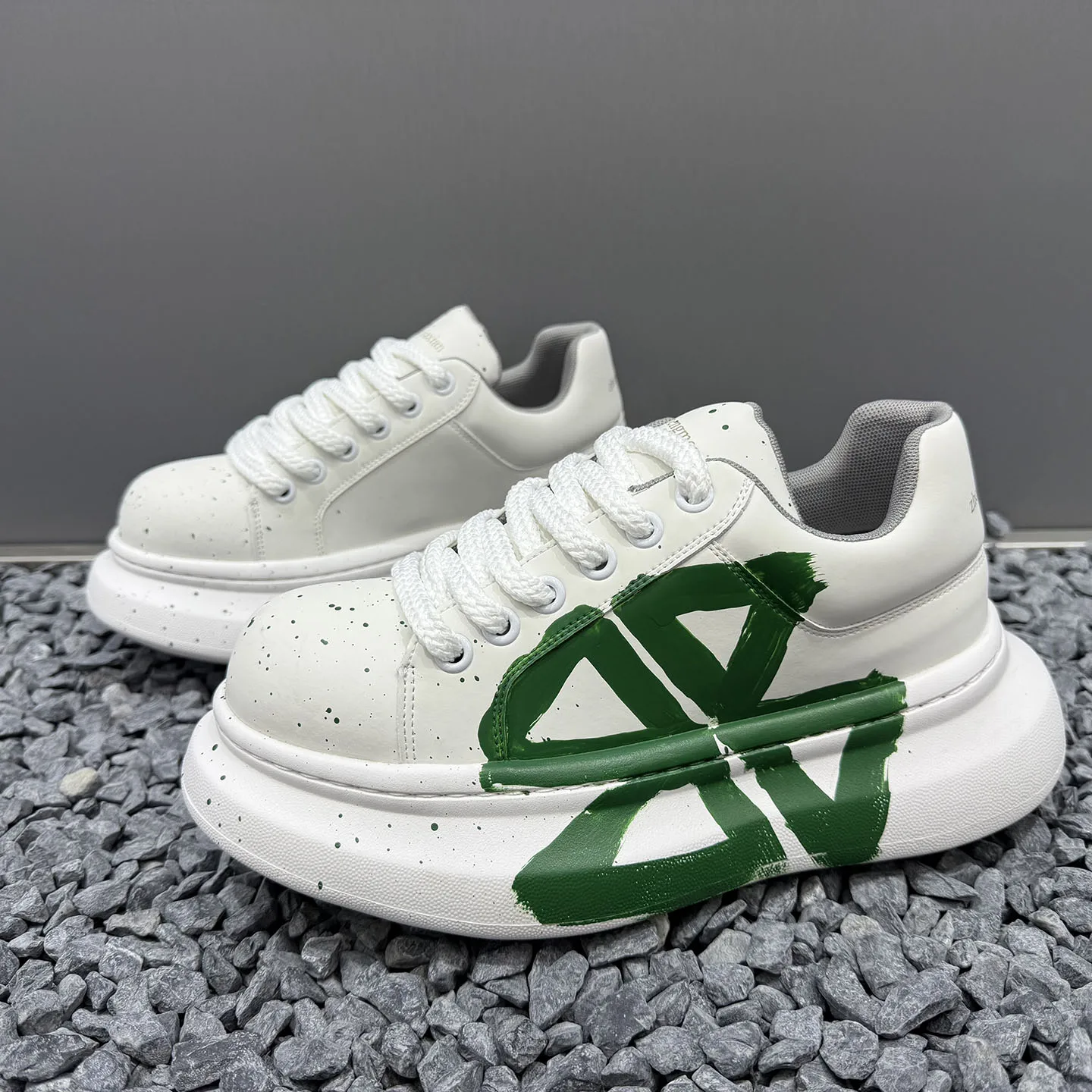 Удобная дышащая спортивная обувь на толстой подошве, осень 2023, мужская повседневная обувь, молодежные противоскользящие кроссовки для бега
Удобная дышащая спортивная обувь на толстой подошве, осень 2023, мужская повседневная обувь, молодежные противоскользящие кроссовки для бега