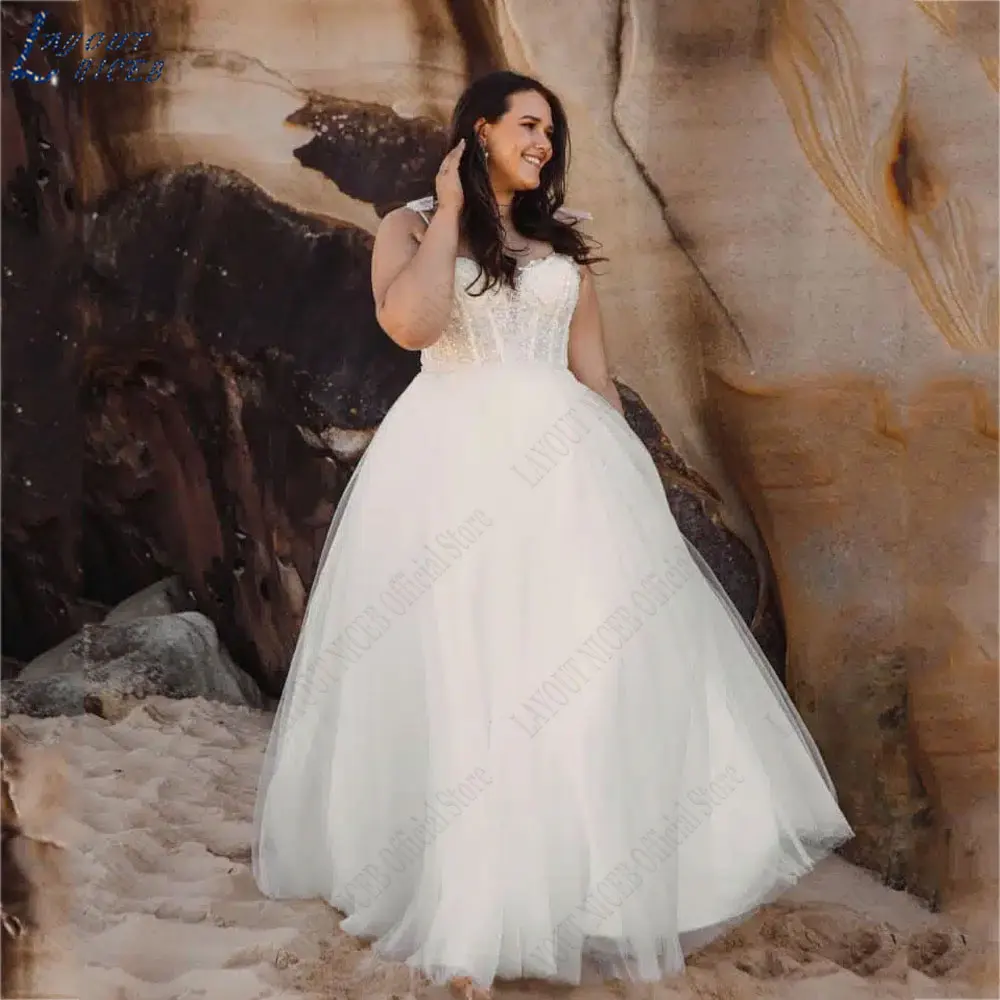 LAYOUT NICEB Lace Appliques Plus Size Wedding Dresses Spaghetti Strap A-Line Bride Gown Sleeveless Backless Tulle robe de mariée
LAYOUT NICEB Lace Appliques Plus Size Wedding Dresses Spaghetti Strap A-Line Bride Gown Sleeveless Backless Tulle robe de mariée