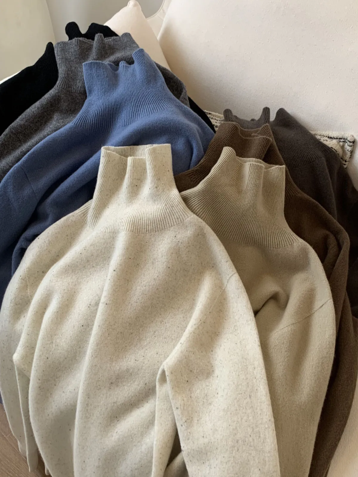 Зимний теплый шерстяной вязаный свитер с высоким воротом, мягкий однотонный базовый слой, облегающий, универсальный, удобный шерстяной трикотаж
Зимний теплый шерстяной вязаный свитер с высоким воротом, мягкий однотонный базовый слой, облегающий, универсальный, удобный шерстяной трикотаж