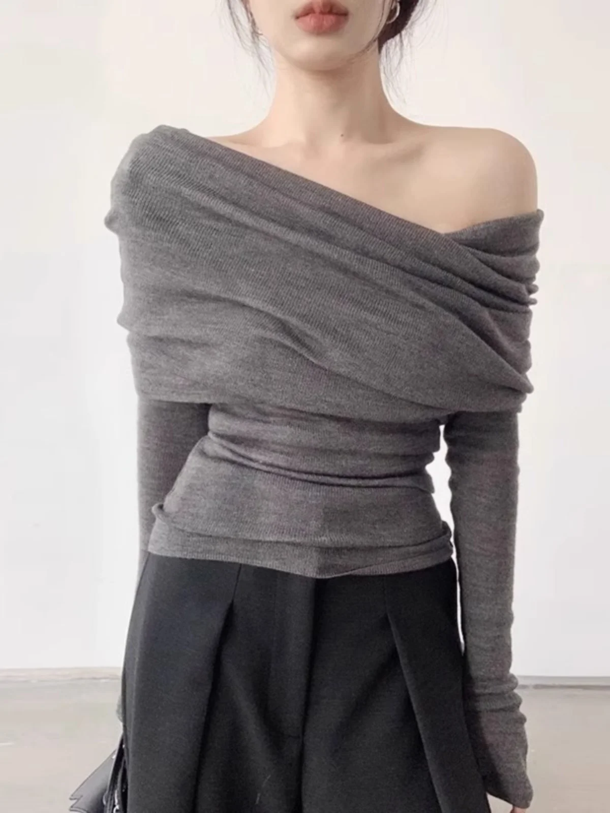 Shoulder Bared Knitted Sweater Design Sensation Inner Wear Base Shirt Autumn Winter New Style Women's Fashion Small Audience
Shoulder Bared Knitted Sweater Design Sensation Inner Wear Base Shirt Autumn Winter New Style Women's Fashion Small Audience