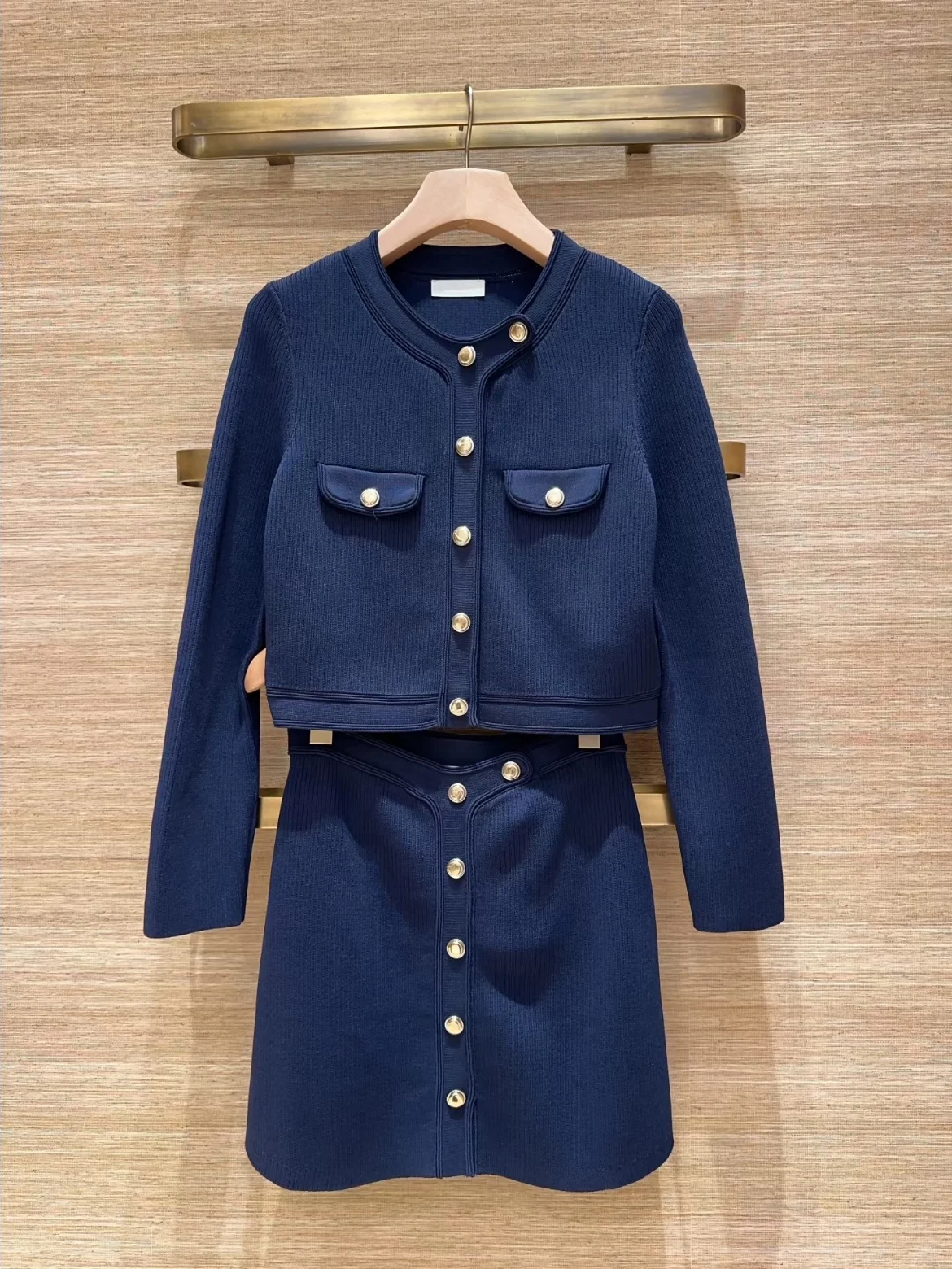 Fashionable round Neck Metal Buckle Deep Blue Knitted Top And Skirt Set Elegant Style Winter Early Spring Collection for Women
Fashionable round Neck Metal Buckle Deep Blue Knitted Top And Skirt Set Elegant Style Winter Early Spring Collection for Women