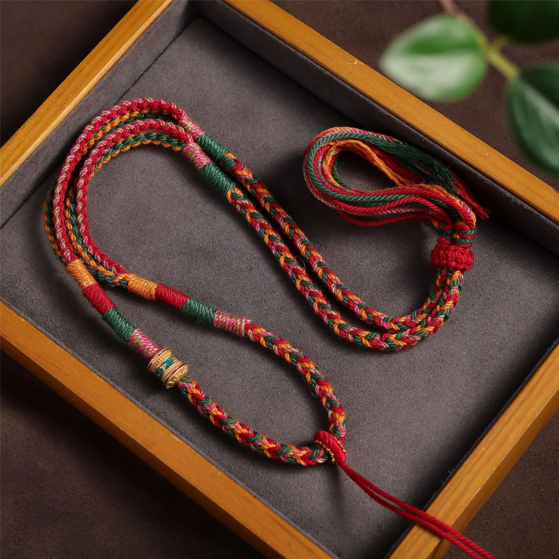 Tibetan Six Character Mantra Rubbed Cotton Pendant Hand Woven Tangka Tianzhu Buddha God Adjustable Neck Hanging Rope Lucky Jewe
Tibetan Six Character Mantra Rubbed Cotton Pendant Hand Woven Tangka Tianzhu Buddha God Adjustable Neck Hanging Rope Lucky Jewe
