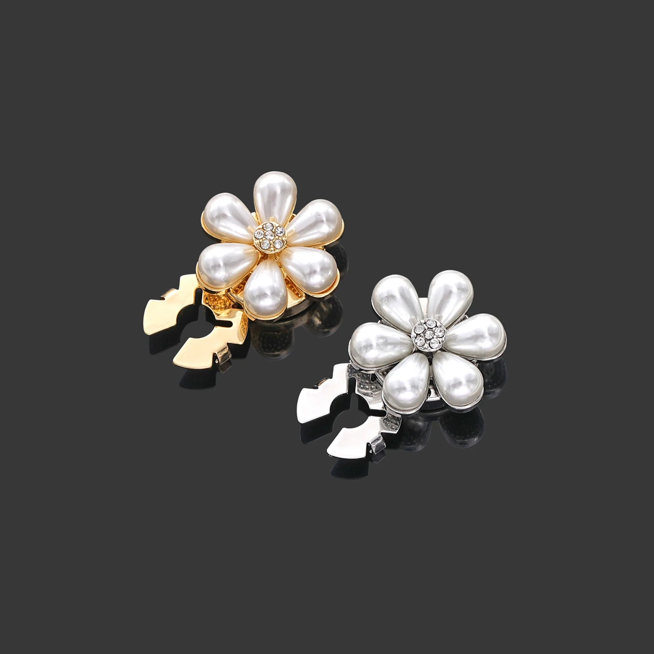 2pcs/10pcsPearl Flower Metal Buttons Set High-End Fashion Accessory for Shirt Cardigan Sleeve Decoration Clip-on Dress Shirt
2pcs/10pcsPearl Flower Metal Buttons Set High-End Fashion Accessory for Shirt Cardigan Sleeve Decoration Clip-on Dress Shirt
