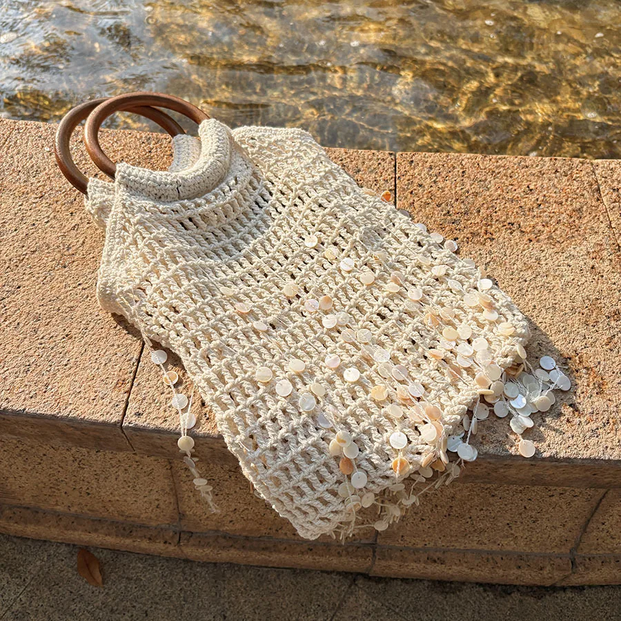 Casual vacation style niche design fairy crochet bag handbag fringed wooden ring shell hollow bag
Casual vacation style niche design fairy crochet bag handbag fringed wooden ring shell hollow bag