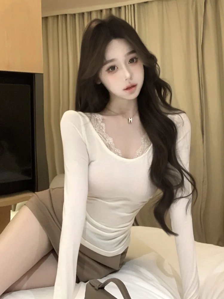 Autumn Winter Sexy V-Neck Splice Lace Slim Fit Base Shirt Women Design Sensual Long Sleeve Beautiful Top Commute Style
Autumn Winter Sexy V-Neck Splice Lace Slim Fit Base Shirt Women Design Sensual Long Sleeve Beautiful Top Commute Style