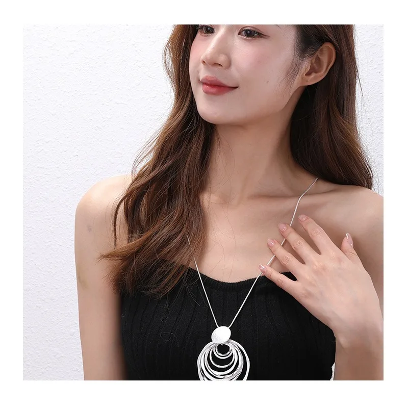 New Model for Women's Long Sweater Chain Metal High-end Fashion Versatile Simple Necklace
New Model for Women's Long Sweater Chain Metal High-end Fashion Versatile Simple Necklace
