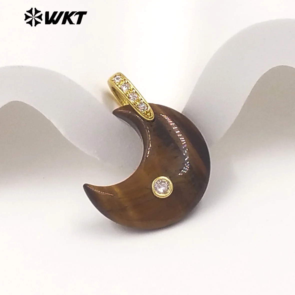 WT-P2112 Factory Wholesale Various Natural Gemstones And Zircon Moon Shape Gold Pendants As Lady Sweet Earrings Findings
WT-P2112 Factory Wholesale Various Natural Gemstones And Zircon Moon Shape Gold Pendants As Lady Sweet Earrings Findings