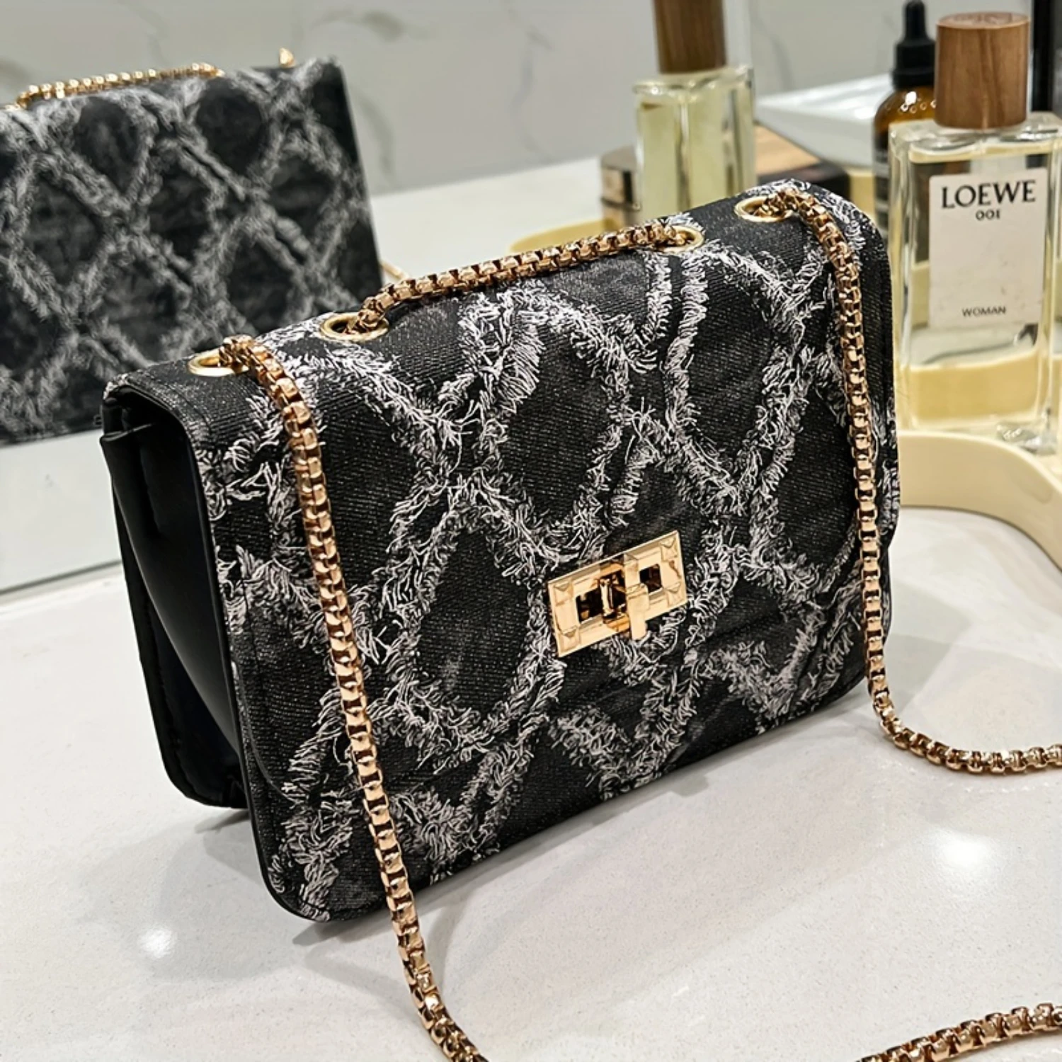 Luxury Quilted Crossbody Bag, Fashion Women's Chain Shoulder Bag, Chic Mini Textured Handbag, With Metallic Clasp
Luxury Quilted Crossbody Bag, Fashion Women's Chain Shoulder Bag, Chic Mini Textured Handbag, With Metallic Clasp