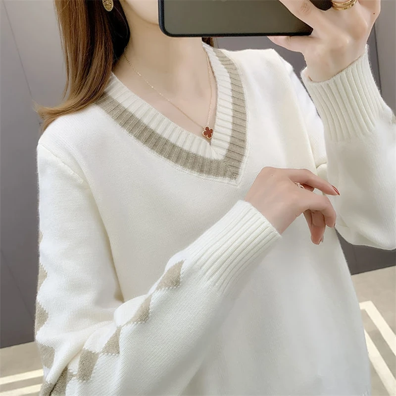Women Sweater 2024 Autumn Winter Casual Slim Bottoming Shirt V-neck Pullovers Korean Fashion Knitted Tops Long Sleeve Jumpers
Women Sweater 2024 Autumn Winter Casual Slim Bottoming Shirt V-neck Pullovers Korean Fashion Knitted Tops Long Sleeve Jumpers