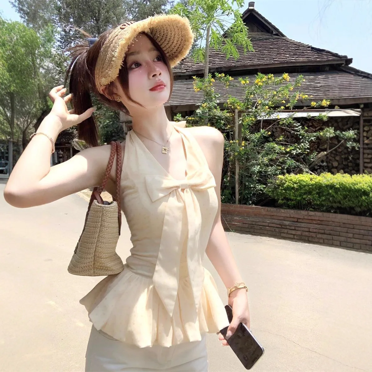 2026 New Summer Bow Backless Halter Tank Top Women Slim Waist Polka Dot Bud Style Fashion Casual Tops
2026 New Summer Bow Backless Halter Tank Top Women Slim Waist Polka Dot Bud Style Fashion Casual Tops