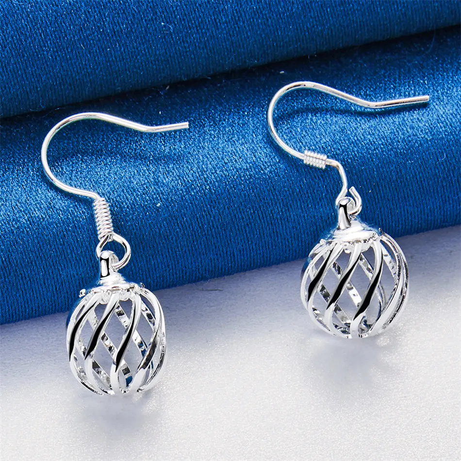 1 pair of 925 sterling silver exquisite hollow spherical pendant earrings for women's wedding jewelry luxury accessories
1 pair of 925 sterling silver exquisite hollow spherical pendant earrings for women's wedding jewelry luxury accessories