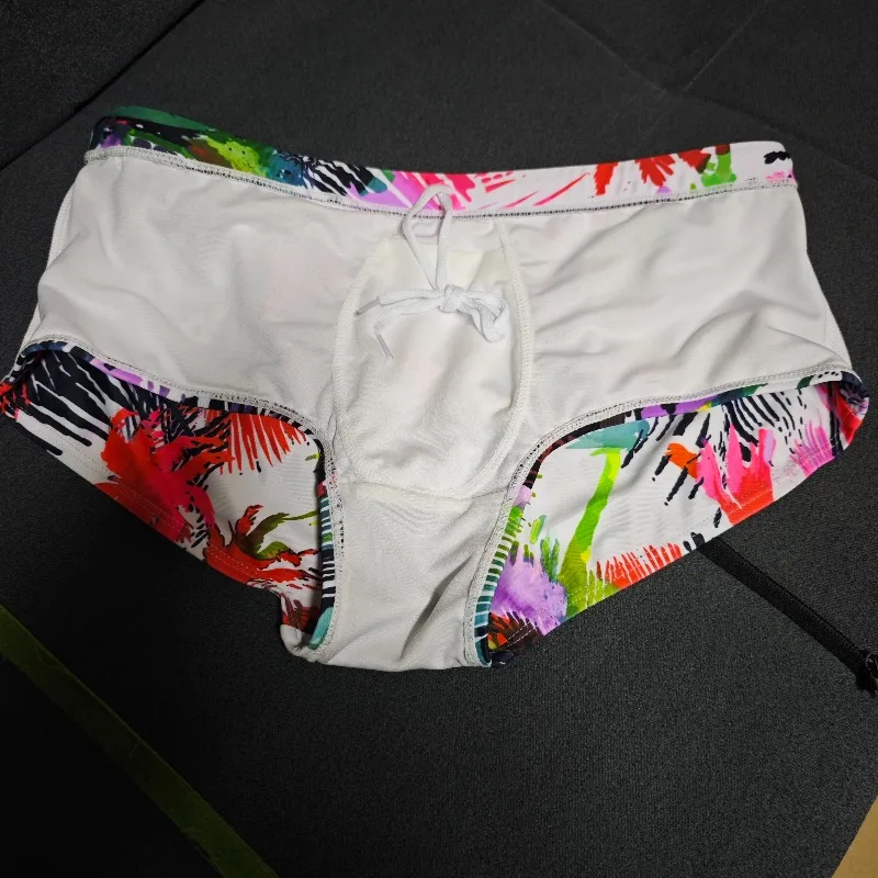 2026 original color printed UXH men's printed small boxer swimming trunks close-fitting fashion nylon beach four corners UXH613
2026 original color printed UXH men's printed small boxer swimming trunks close-fitting fashion nylon beach four corners UXH613