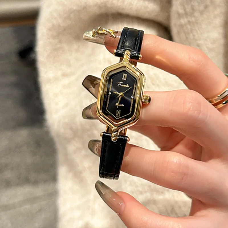 Women Watch Quartz Japan Movement Light Luxury Small Dial with Ancient Style Vintage Exquisite Watch High-end Elegant Lady Clock
Women Watch Quartz Japan Movement Light Luxury Small Dial with Ancient Style Vintage Exquisite Watch High-end Elegant Lady Clock