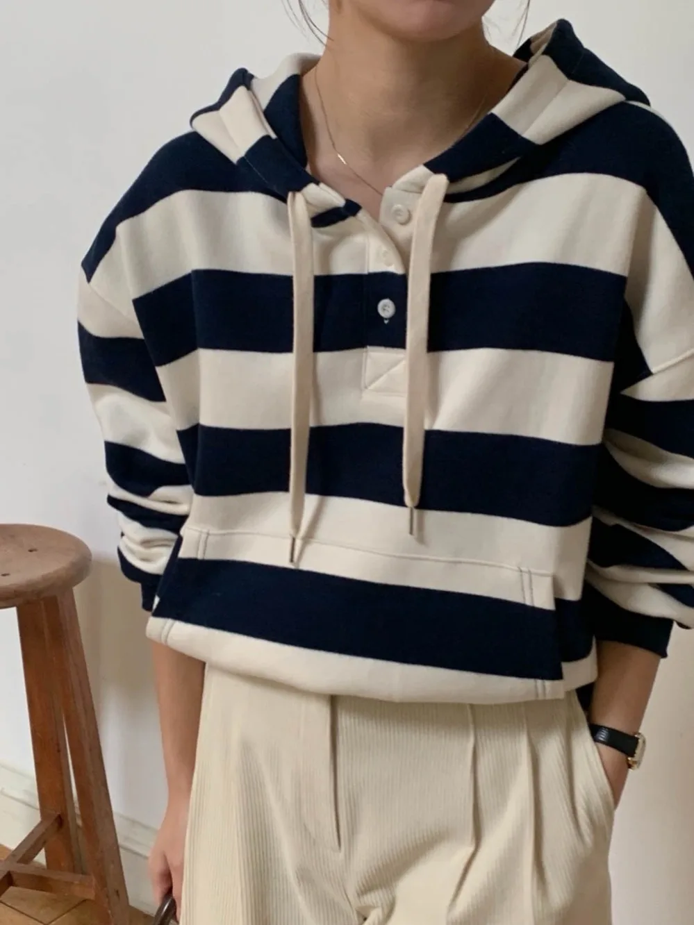 Retro Striped Hoodie Women's Design Sensation Early Autumn High-End Lazy Top Trendy Sweatshirt Comfortable Street Style
Retro Striped Hoodie Women's Design Sensation Early Autumn High-End Lazy Top Trendy Sweatshirt Comfortable Street Style