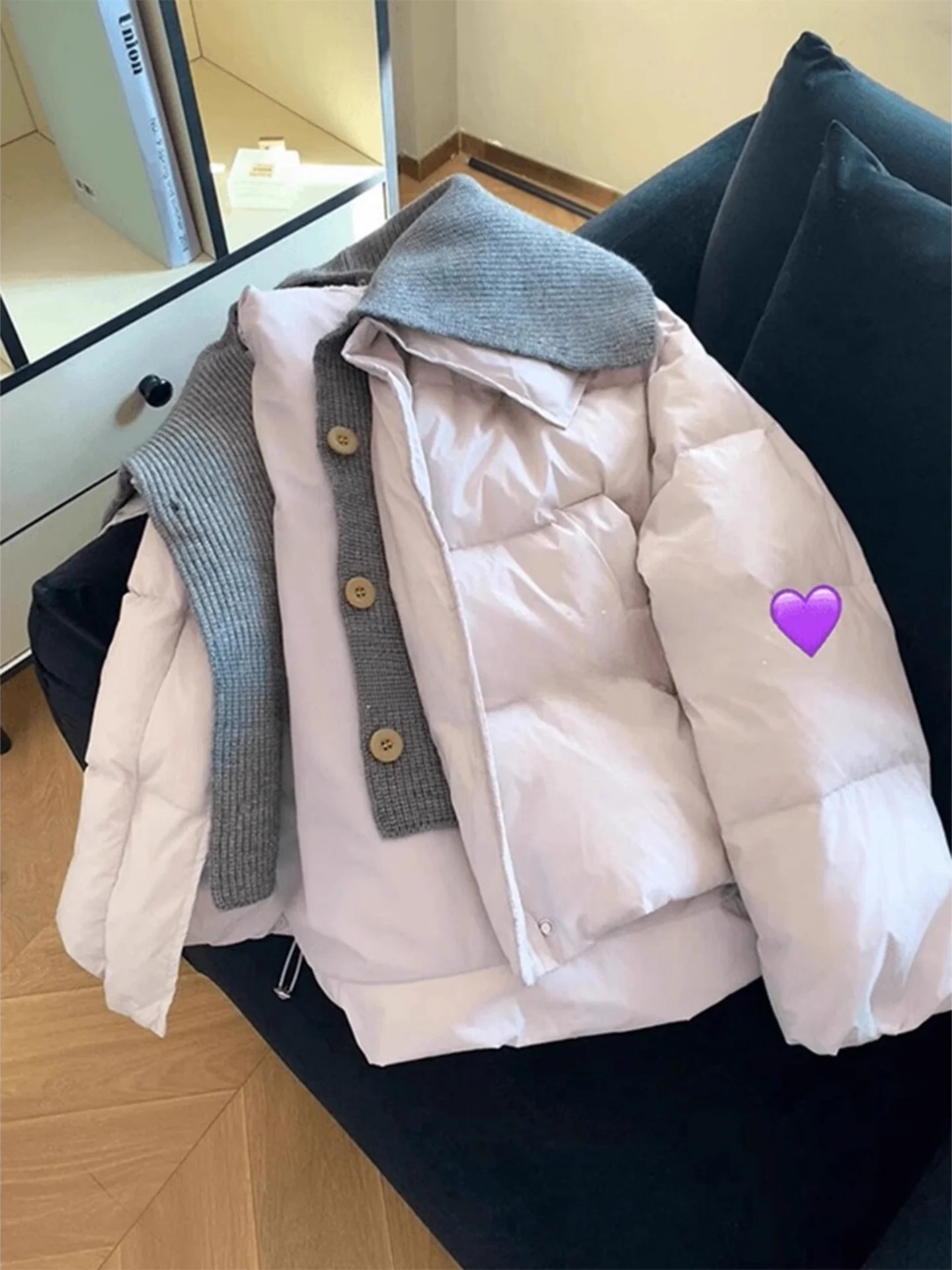 Женская свободная хлопковая стеганая куртка в стиле пэчворк, теплая зимняя верхняя одежда больших размеров, корейский стиль, однотонная, для повседневной носки
Женская свободная хлопковая стеганая куртка в стиле пэчворк, теплая зимняя верхняя одежда больших размеров, корейский стиль, однотонная, для повседневной носки