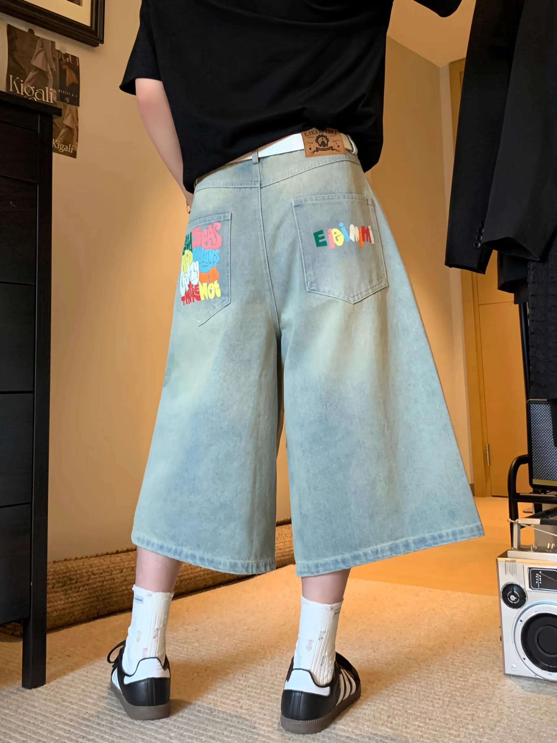 Retro American Sports Summer New Men Women Printed Pattern Skateboard Pants Versatile Straight Leg Seven-Five Jeans Shorts
Retro American Sports Summer New Men Women Printed Pattern Skateboard Pants Versatile Straight Leg Seven-Five Jeans Shorts