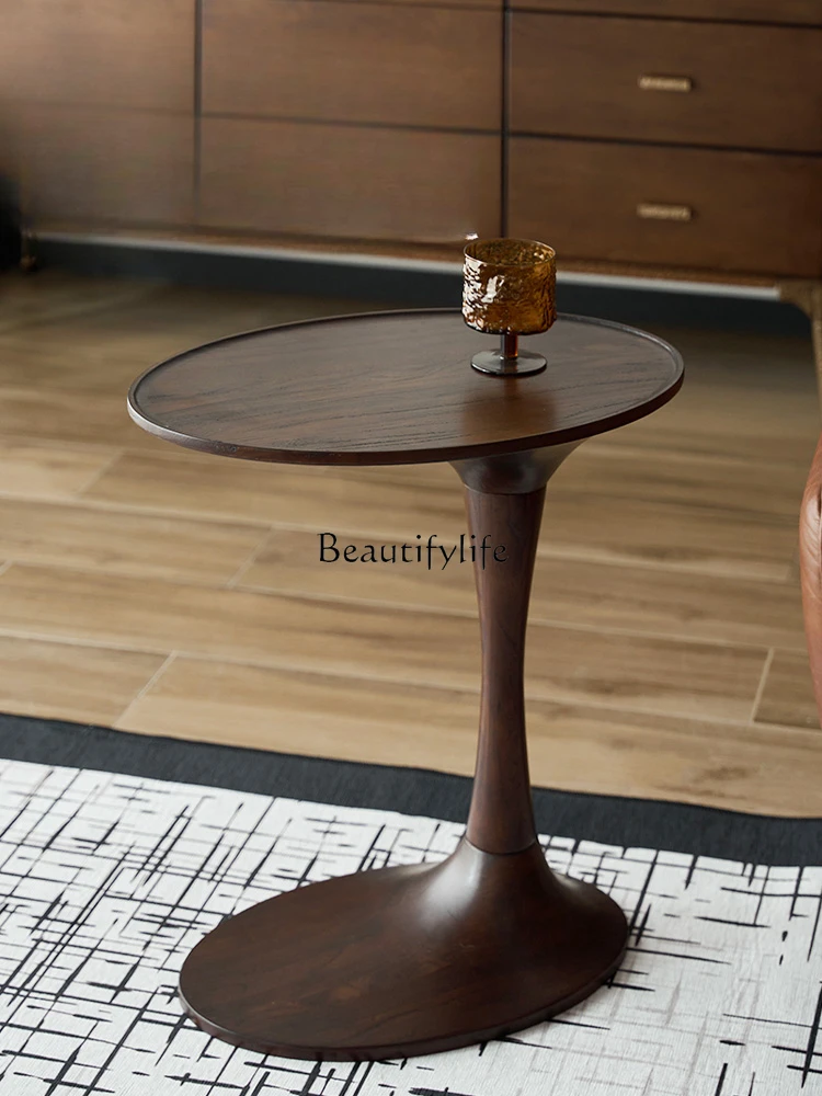 All solid wood edge few retro elm small coffee table can be moved and does not occupy a space
All solid wood edge few retro elm small coffee table can be moved and does not occupy a space
