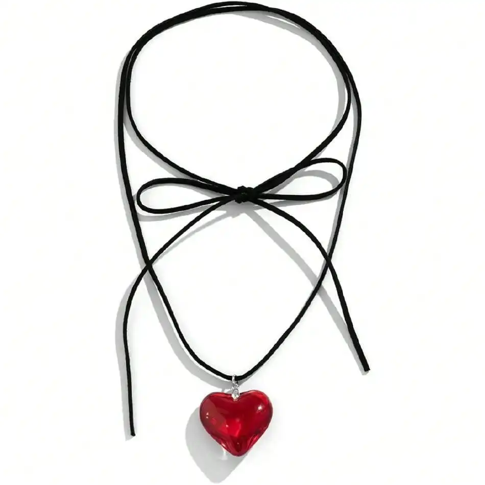 Регулируемое бархатное колье-чокер с подвеской в виде красного сердца для женщин
Регулируемое бархатное колье-чокер с подвеской в виде красного сердца для женщин