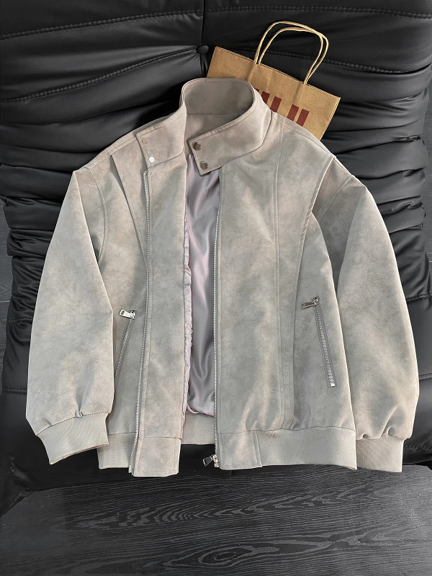 Мужская куртка-фарфоровка из искусственной кожи в американском стиле, весна-осень, на молнии, для мотоциклистов, в уличном стиле
Мужская куртка-фарфоровка из искусственной кожи в американском стиле, весна-осень, на молнии, для мотоциклистов, в уличном стиле