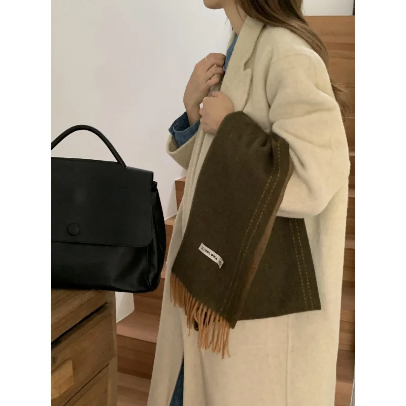 Versatile pure wool scarf with women's solid color stitching design, double-sided cashmere shawl, winter warm scarf
Versatile pure wool scarf with women's solid color stitching design, double-sided cashmere shawl, winter warm scarf