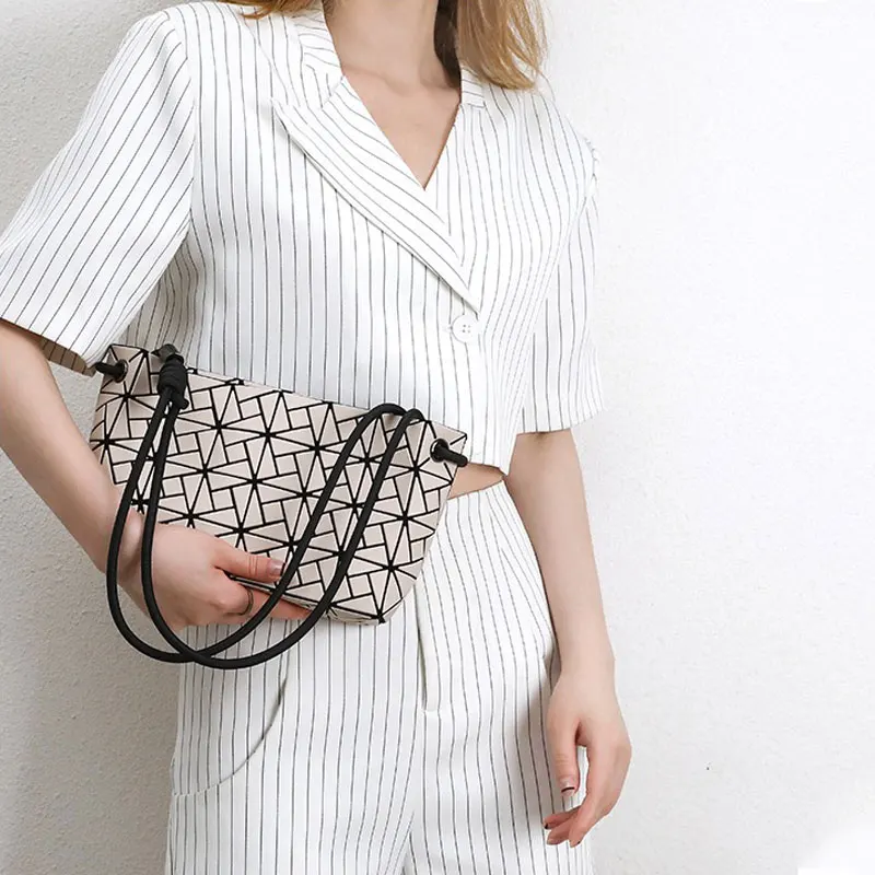 Windmill Tofu Bag New Style Shoulder Diamond Quilted Geometric Bag Women's Crossbody Underarm Bag
Windmill Tofu Bag New Style Shoulder Diamond Quilted Geometric Bag Women's Crossbody Underarm Bag
