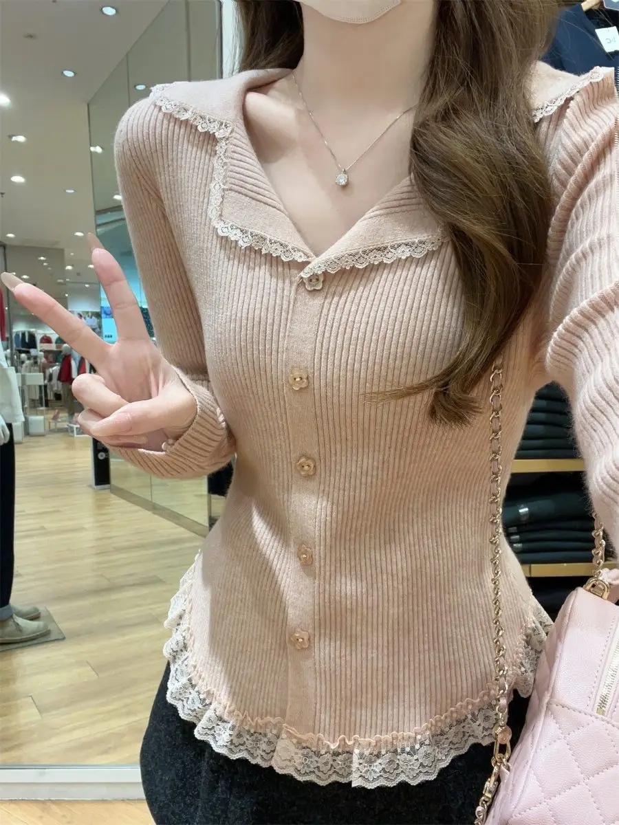 French Style V-Neck Lace Trim Knitted Sweater Women's Winter New Unique Fashion Slimming Beautiful Inner Wear Base Top
French Style V-Neck Lace Trim Knitted Sweater Women's Winter New Unique Fashion Slimming Beautiful Inner Wear Base Top