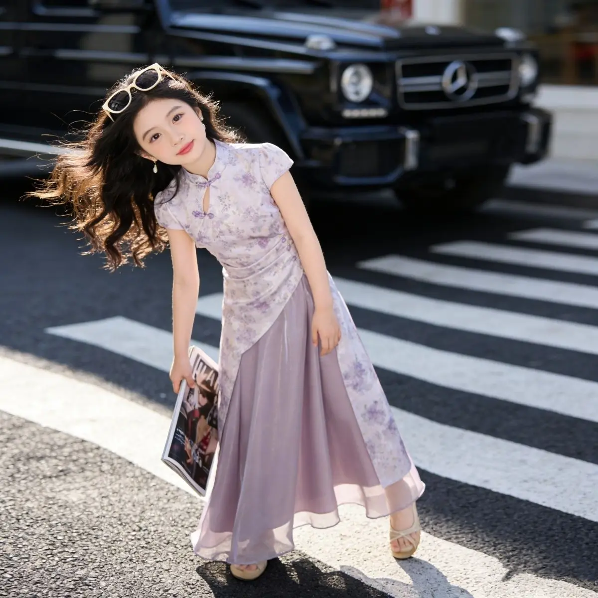 Kids Girls Modern Qipao Inspired Dress, Floral Print with Traditional Frog Buttons & Irregular Hem, Elegant Chinese Style Outfit
Kids Girls Modern Qipao Inspired Dress, Floral Print with Traditional Frog Buttons & Irregular Hem, Elegant Chinese Style Outfit