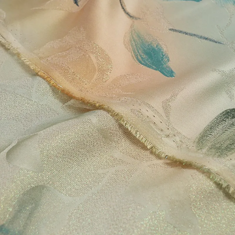 Hand-painted gold brocade silk new Chinese-style Hanfu cheongsam fabric
Hand-painted gold brocade silk new Chinese-style Hanfu cheongsam fabric