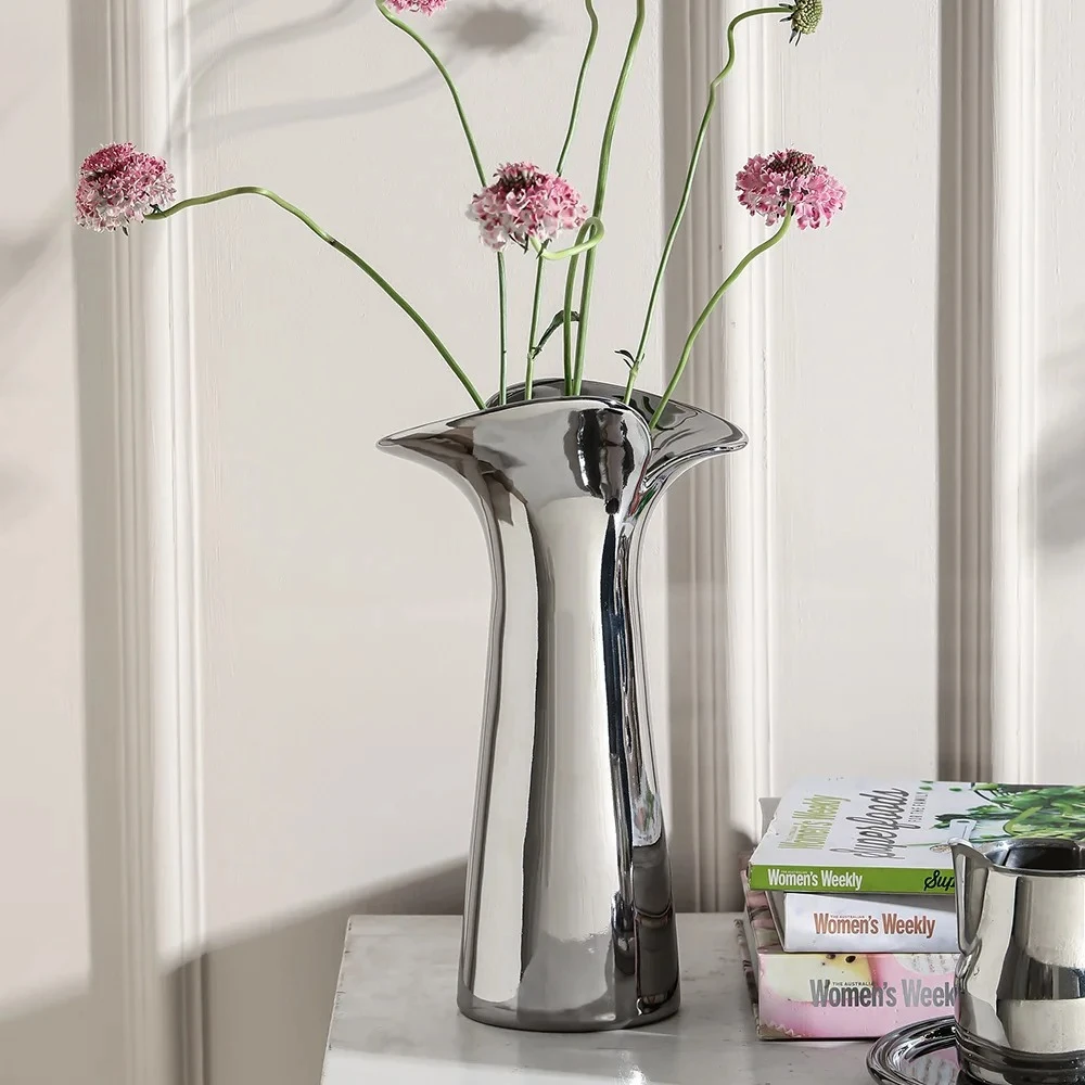 Ceramic decorative vase, light luxury Nordic hydroponic flower arrangement vase Rural home decoration flower vases home decor
Ceramic decorative vase, light luxury Nordic hydroponic flower arrangement vase Rural home decoration flower vases home decor
