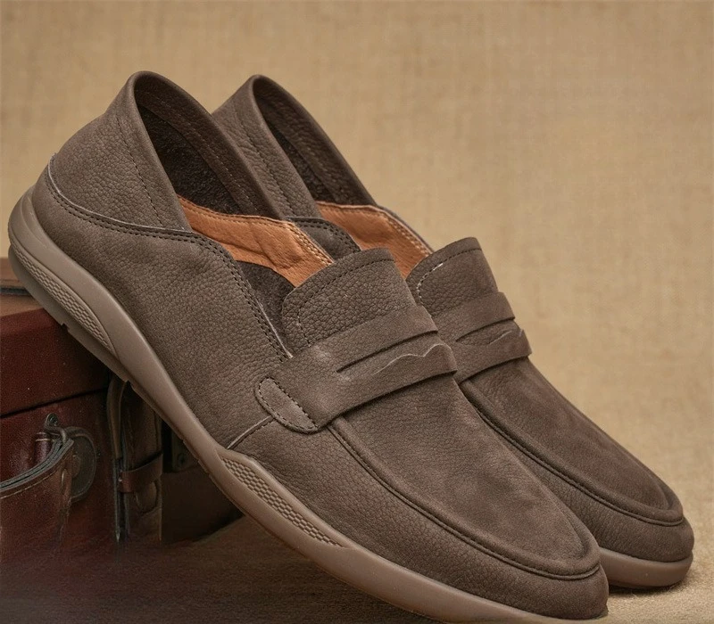 Новинка 2023 года, летняя модная обувь, мужская обувь из натуральной кожи, повседневная обувь из коровьей кожи с мягкой подошвой
Новинка 2023 года, летняя модная обувь, мужская обувь из натуральной кожи, повседневная обувь из коровьей кожи с мягкой подошвой