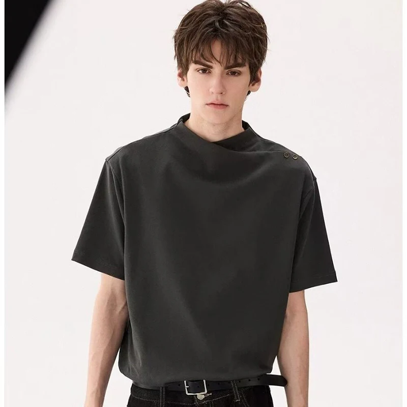 Men American Vintage Deconstruction Solid Short Sleeve Tee Irregular Stand Collar Button Loose Minimalist Casual Streetwear Top
Men American Vintage Deconstruction Solid Short Sleeve Tee Irregular Stand Collar Button Loose Minimalist Casual Streetwear Top