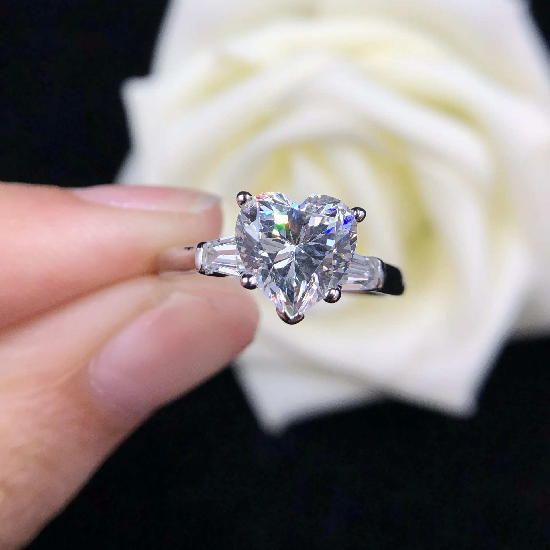 PT950Platinum Love Ring - Trapezoidal Irregular Shape - Fashion Wedding Ring
PT950Platinum Love Ring - Trapezoidal Irregular Shape - Fashion Wedding Ring