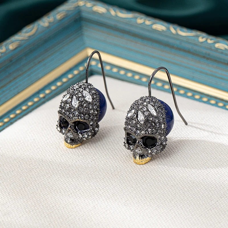 Original design copper gold-plated two-color full diamond clear gold stone skull series earrings
Original design copper gold-plated two-color full diamond clear gold stone skull series earrings