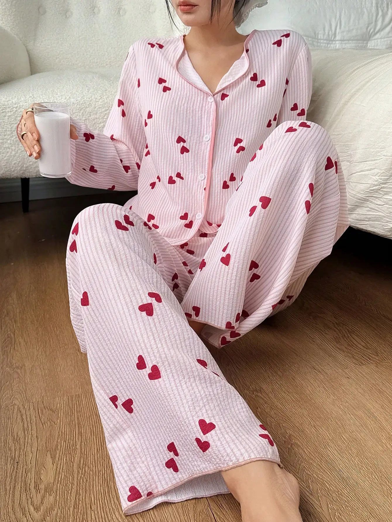 Women's Pink Striped Heart Print Pajama Set with Collar and Long Sleeves
Women's Pink Striped Heart Print Pajama Set with Collar and Long Sleeves
