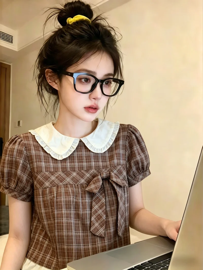 Summer New Style Sweet Loose Women's Shirt Self-Kept Checkered Short Sleeve Doll Collar Korean Version Bubble Sleeve Top
Summer New Style Sweet Loose Women's Shirt Self-Kept Checkered Short Sleeve Doll Collar Korean Version Bubble Sleeve Top