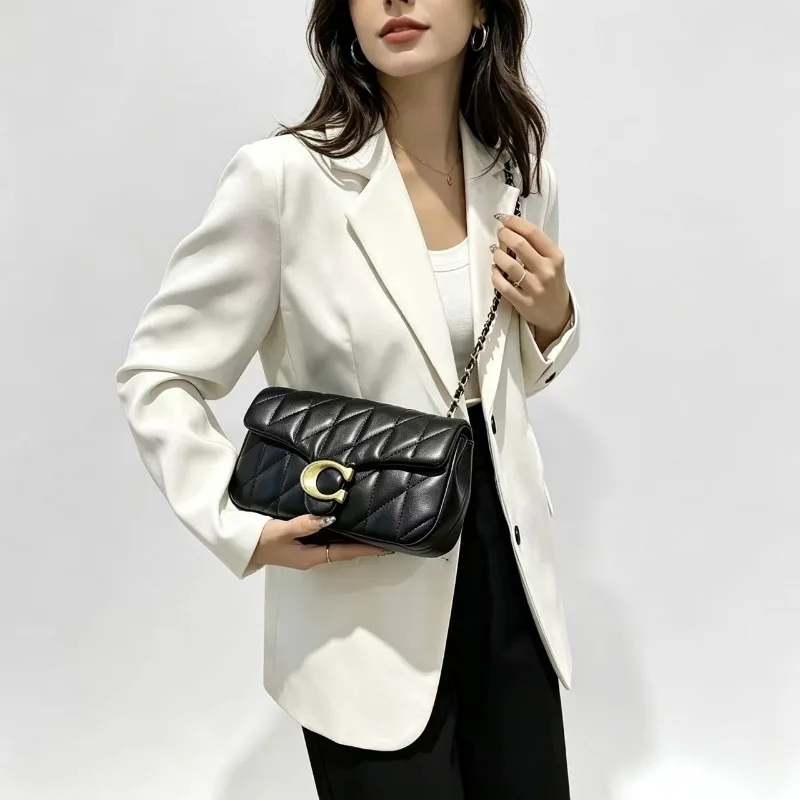 2026 New Women's Black Quilted Shoulder Bag, C-shaped Metal Buckle Chain Crossbody Bag, Fashion Flip Handbag
2026 New Women's Black Quilted Shoulder Bag, C-shaped Metal Buckle Chain Crossbody Bag, Fashion Flip Handbag