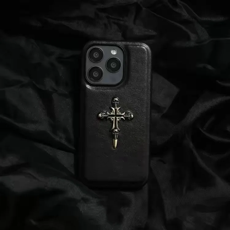Dark style skull cross leather phone case, suitable for iPhone
Dark style skull cross leather phone case, suitable for iPhone
