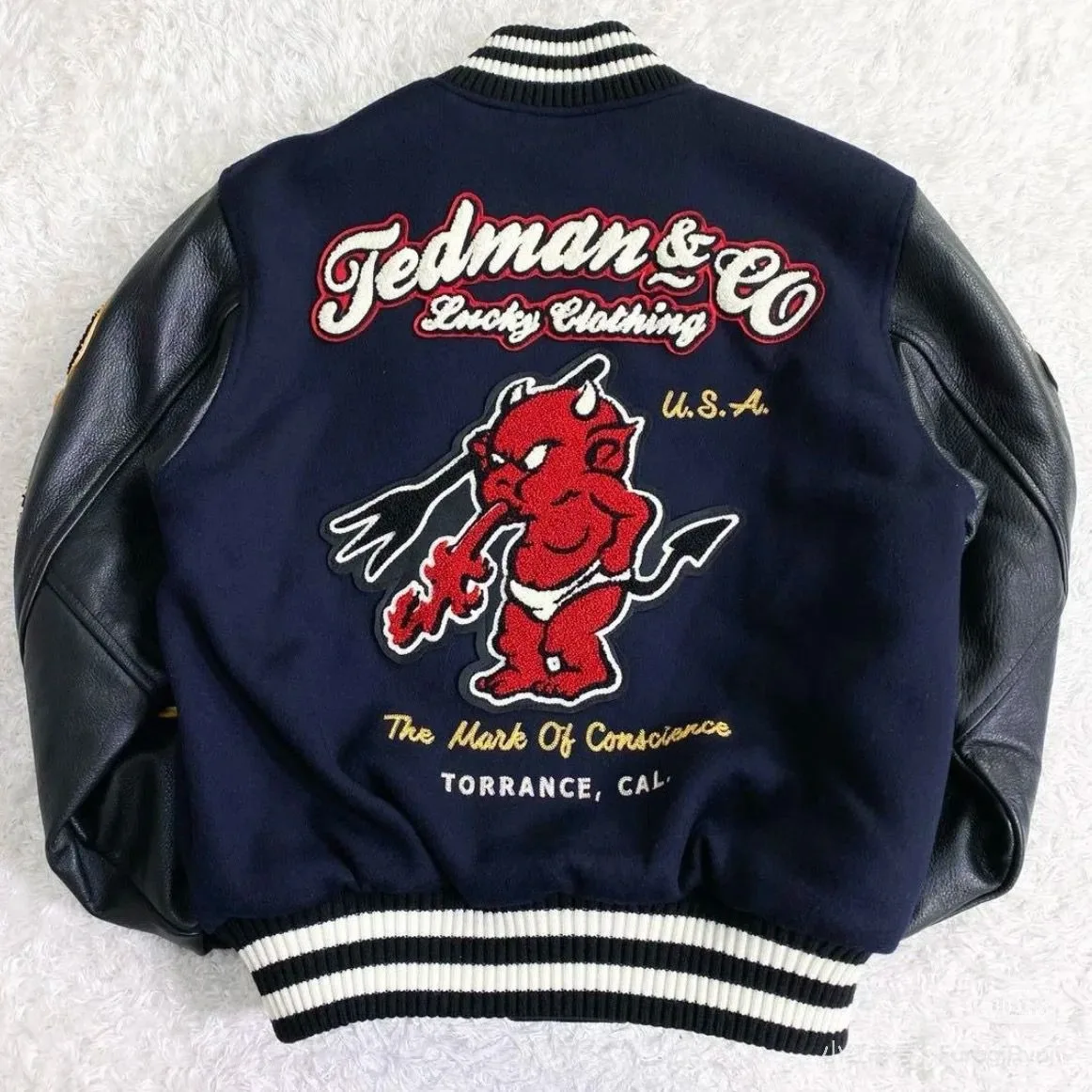 Streetwear Embroidered Bomber Jackets Men Spliced PU Leather Sleelves Retro Varsity Jackets Spring Autumn Baseball Uniform Coats
Streetwear Embroidered Bomber Jackets Men Spliced PU Leather Sleelves Retro Varsity Jackets Spring Autumn Baseball Uniform Coats