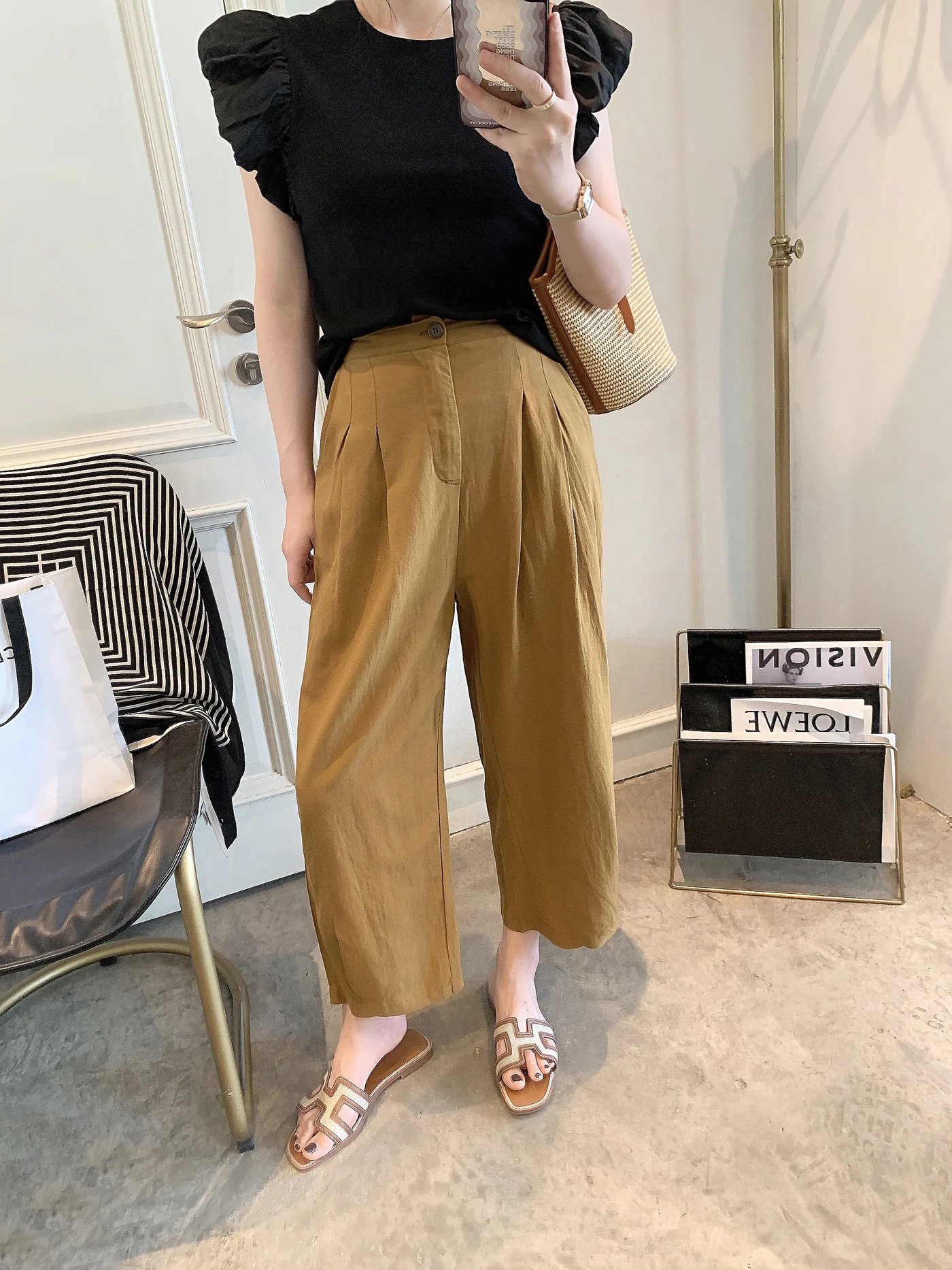 Женские модные брюки с высокой талией и широкими штанинами в японском стиле, лето 2023, новинка, утягивающие прямые брюки-кюлоты длиной 7/8
Женские модные брюки с высокой талией и широкими штанинами в японском стиле, лето 2023, новинка, утягивающие прямые брюки-кюлоты длиной 7/8