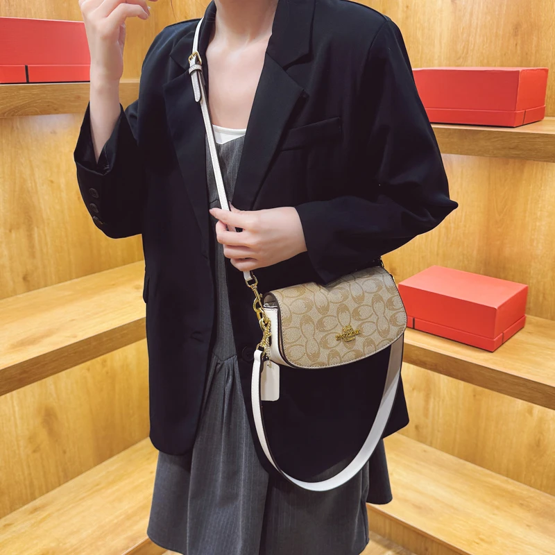 Fashionable Tote Bag Women's Spacious Leather Luxury Brand Collection Famous Designer Style Elegant Choice
Fashionable Tote Bag Women's Spacious Leather Luxury Brand Collection Famous Designer Style Elegant Choice