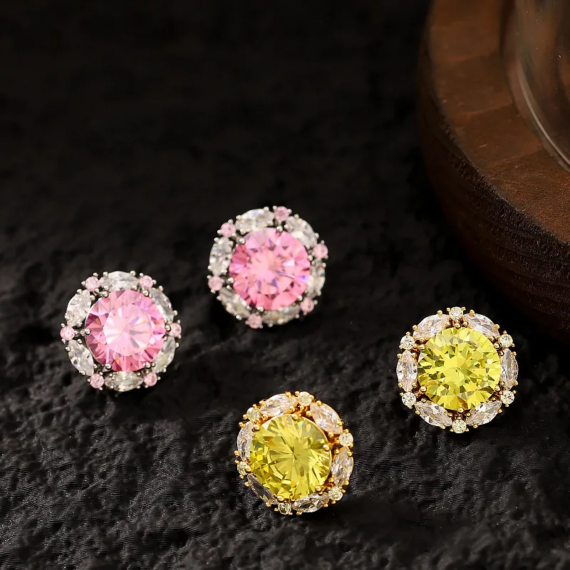 Fashionable, exquisite, simple, light and luxurious style, sparkling zircon geometric earrings, niche high-end commuting earring
Fashionable, exquisite, simple, light and luxurious style, sparkling zircon geometric earrings, niche high-end commuting earring