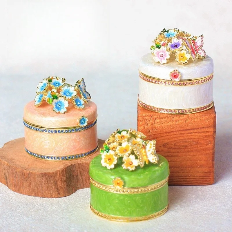 Home Decoration Metal Enamel Ornaments with Diamonds Butterfly Love Flowers Jewelry Boxes Home Light Luxury Small Ornaments
Home Decoration Metal Enamel Ornaments with Diamonds Butterfly Love Flowers Jewelry Boxes Home Light Luxury Small Ornaments