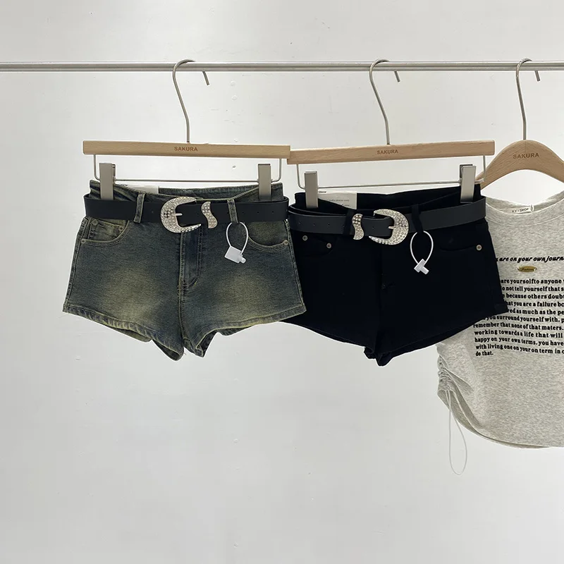 Low-Waist Slim Fit Denim Shorts Women's Summer 2024 Korean Style Hot Pants Tightening Leggings Wide Leg Short Pants
Low-Waist Slim Fit Denim Shorts Women's Summer 2024 Korean Style Hot Pants Tightening Leggings Wide Leg Short Pants